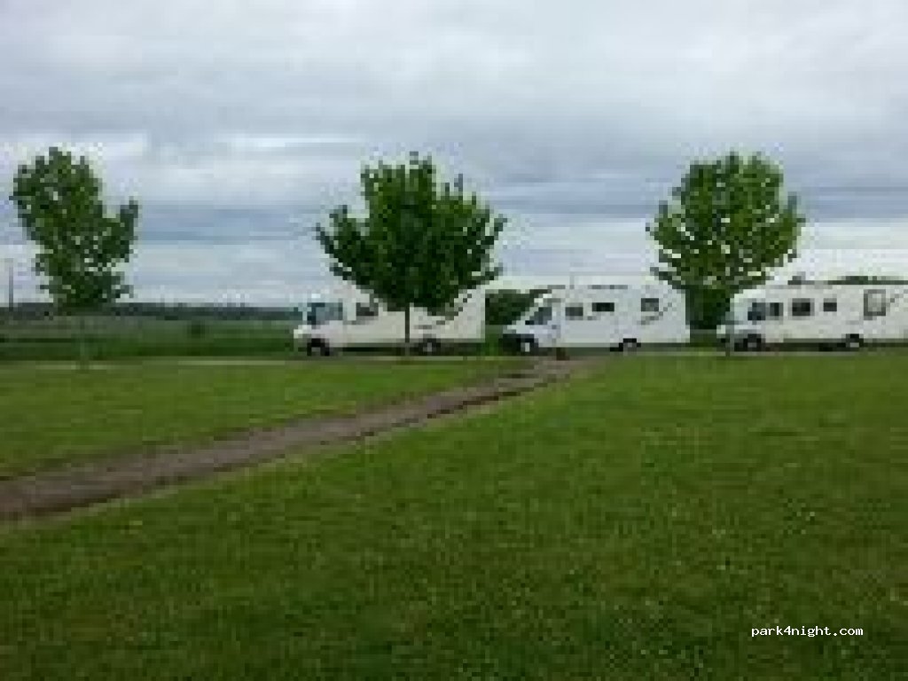 (16360) Reignac - 56 Le Bourg — foto