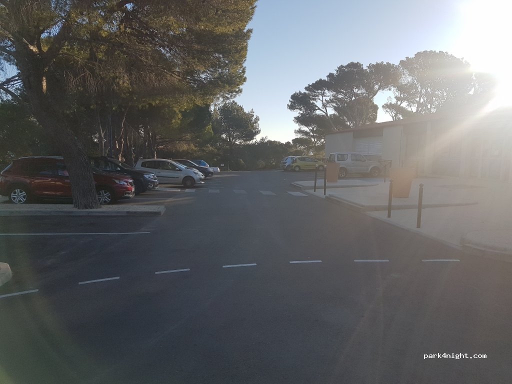 (83400) Hyères - 280 Route Léon Escoffier — foto 2