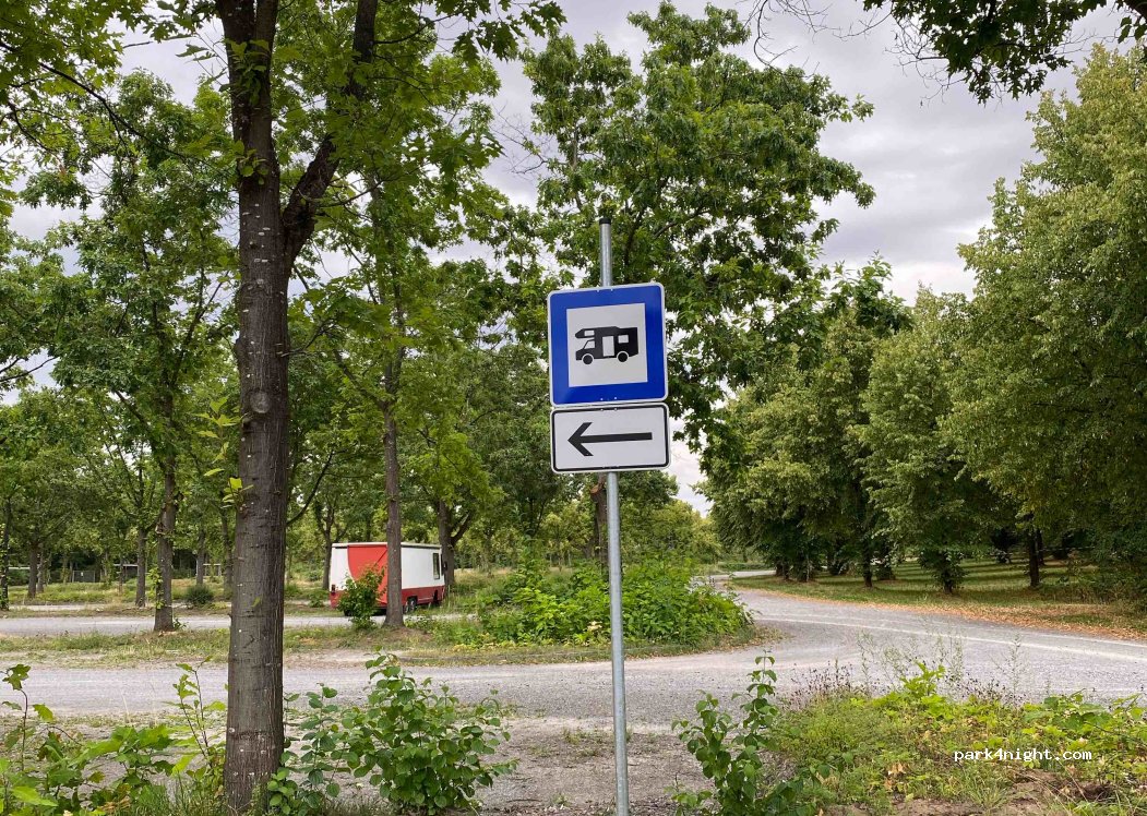 Parkplatz am Freizeitzentrum Heidensee — foto