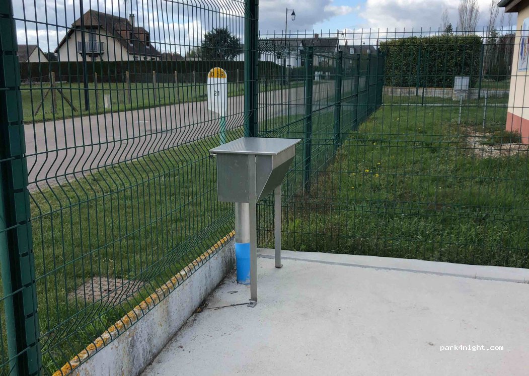 Aire de camping-cars Verneuil d'Avre et d'Iton — foto 2