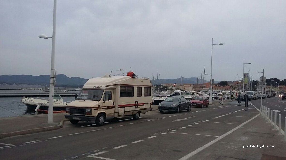 (83140) Six-Fours-les-Plages - 321 Quai Saint-Pierre — foto