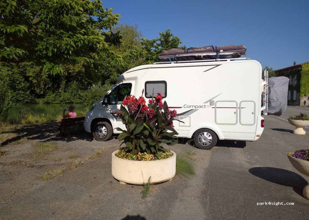 (11320) Labastide-d'Anjou - 14-26 Esplanade du Canal — foto 3