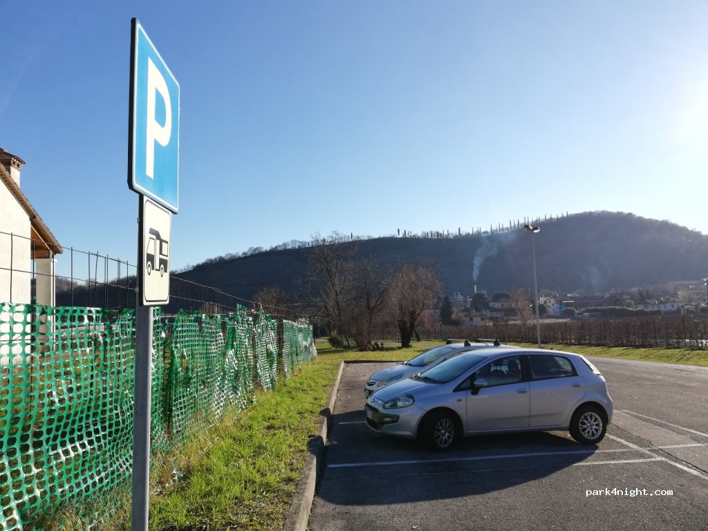(31054) Possagno - 11 Via Serafin — foto