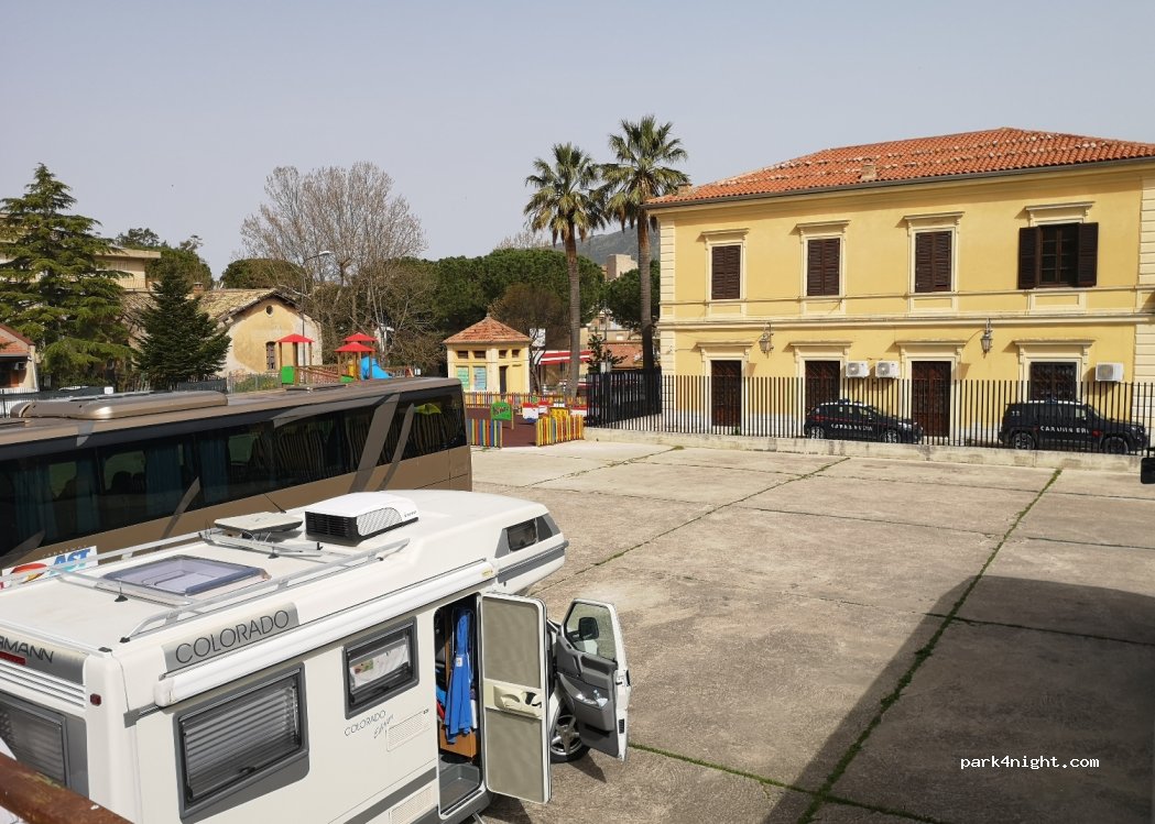 (90030) Palazzo Adriano - 5 Viale Vittorio Veneto — foto
