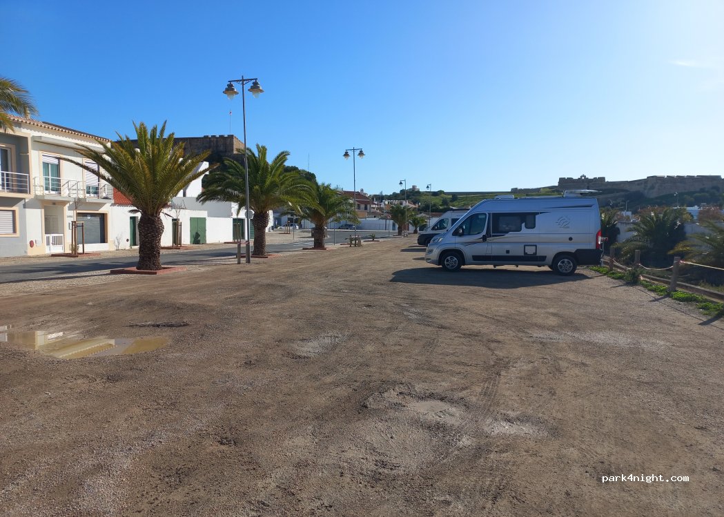 (8950-122) Castro Marim - 113 Rua 25 de Abril — foto