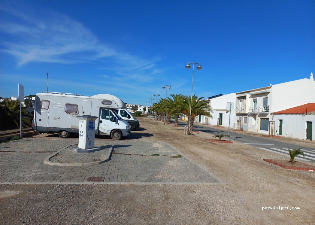 (8950-122) Castro Marim - 113 Rua 25 de Abril — foto 3