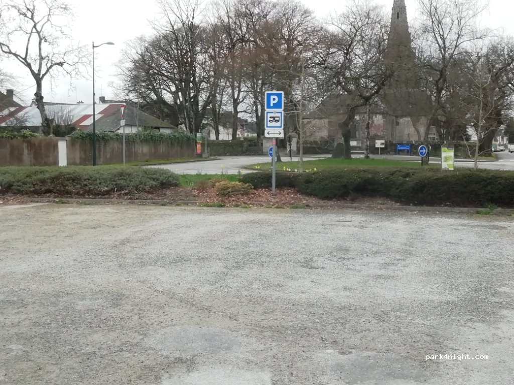 (22530) Mûr-de-Bretagne - 4 Place Sainte-Suzanne — foto 2