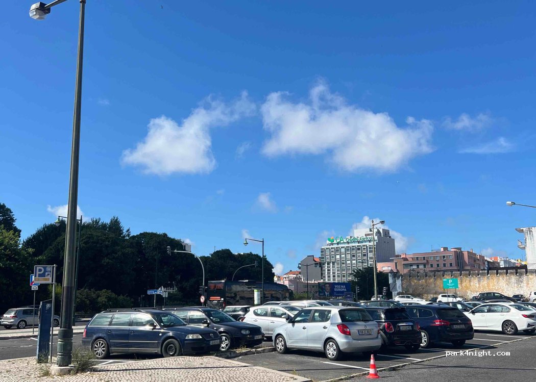 (1070-051) Lisboa - 39 Rua Marquês de Fronteira — foto 4