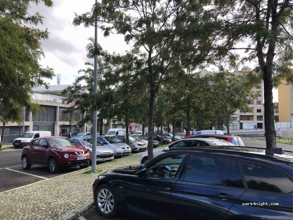 (1600-019) Lisboa - A Rua Portugal Durão — foto 3