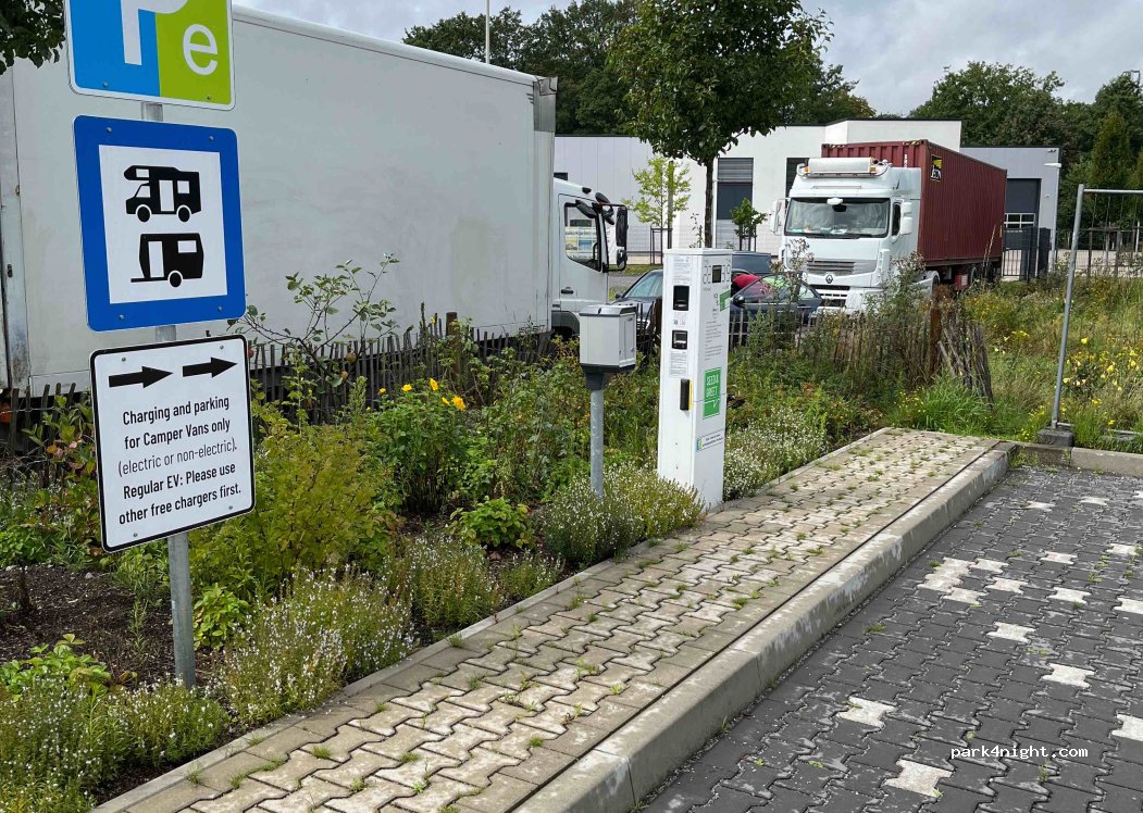 Electric Vehicle Charging Station — foto 3