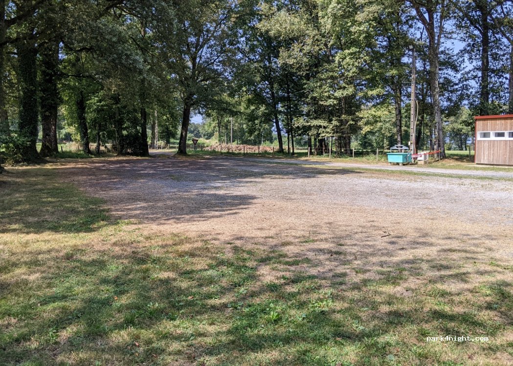 (87300) Saint-Junien-les-Combes - 15 Rue du Stade — foto 2