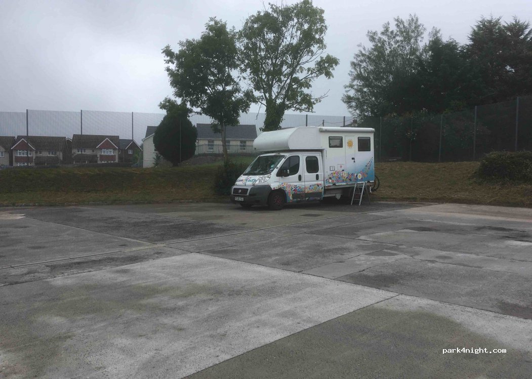 (SA14 6RL) Cross Hands - 2 Heol Parc Mawr — foto 4