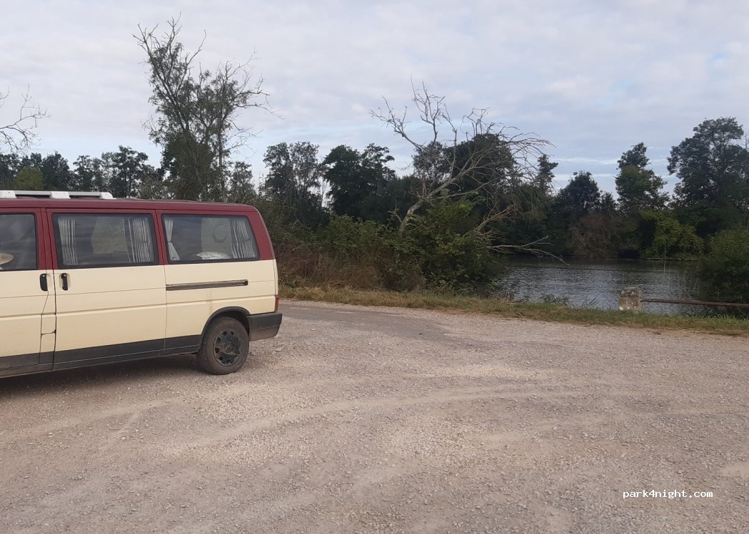 (21130) Auxonne - Unnamed Road — foto