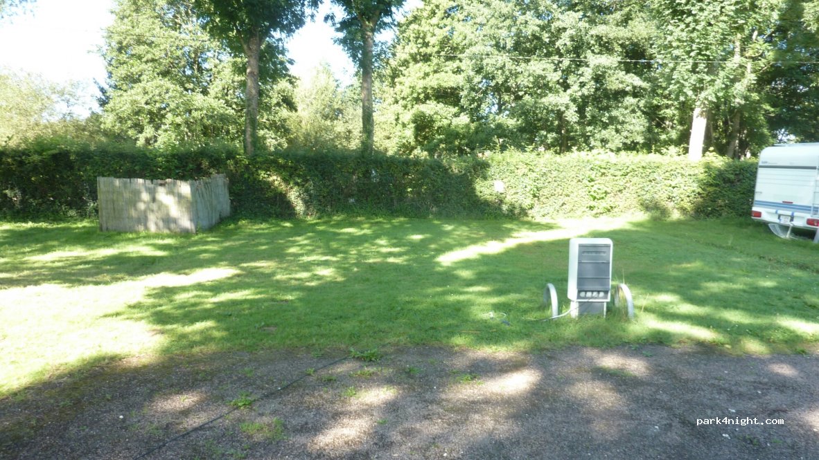 (89130) Toucy - Camping des 4 Merlettes — foto 2
