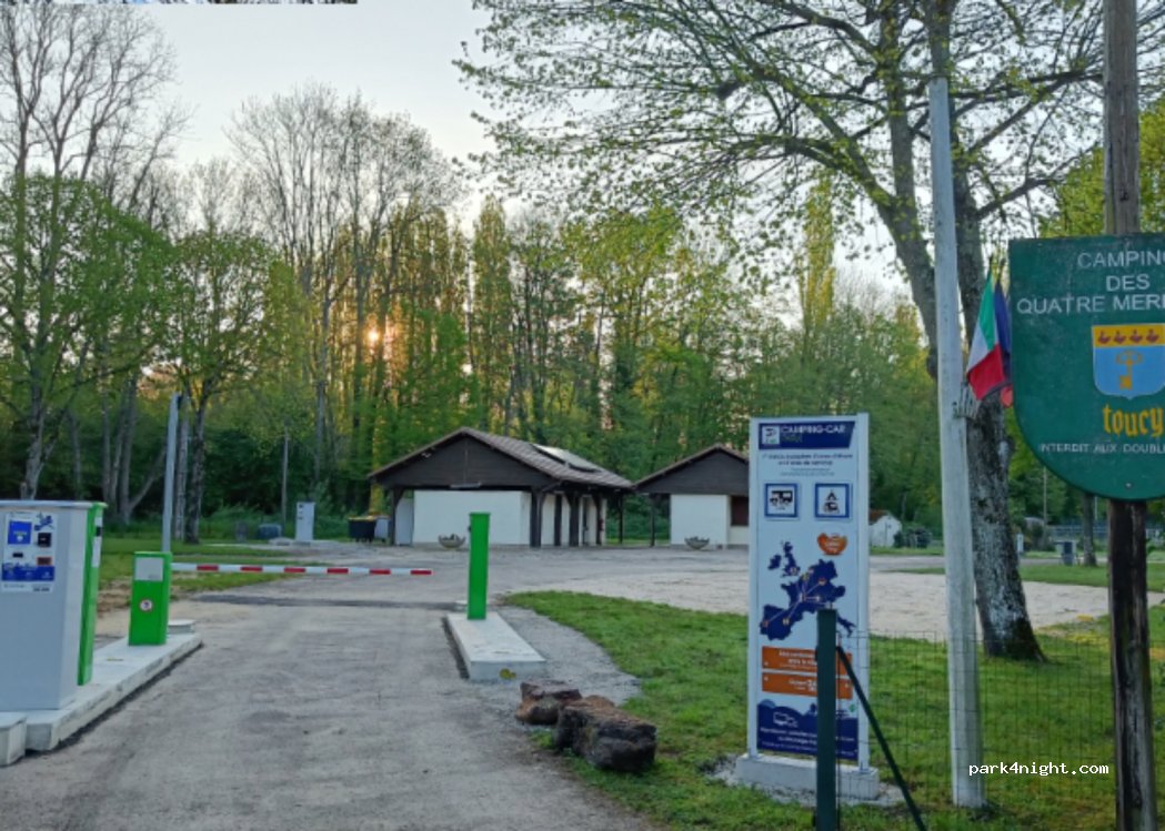 (89130) Toucy - Camping des 4 Merlettes — foto 3