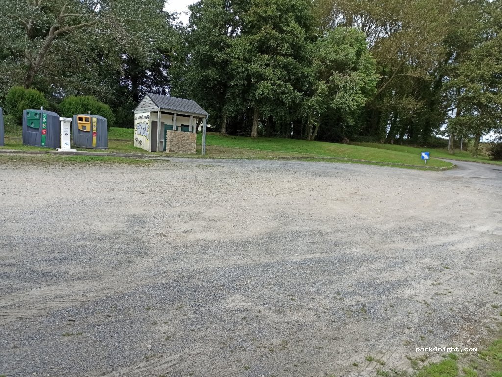 (29870) Lannilis - Fontaine Rouge — foto