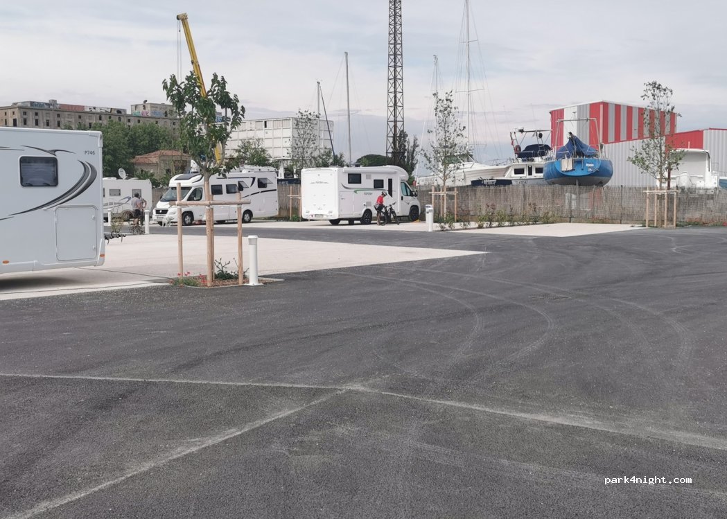 Aire de Port-Saint-Louis-du-Rhône — foto 3