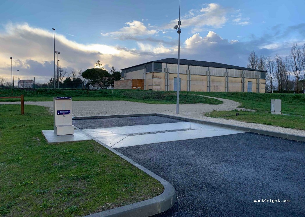 Aire de camping-car Blaye — foto