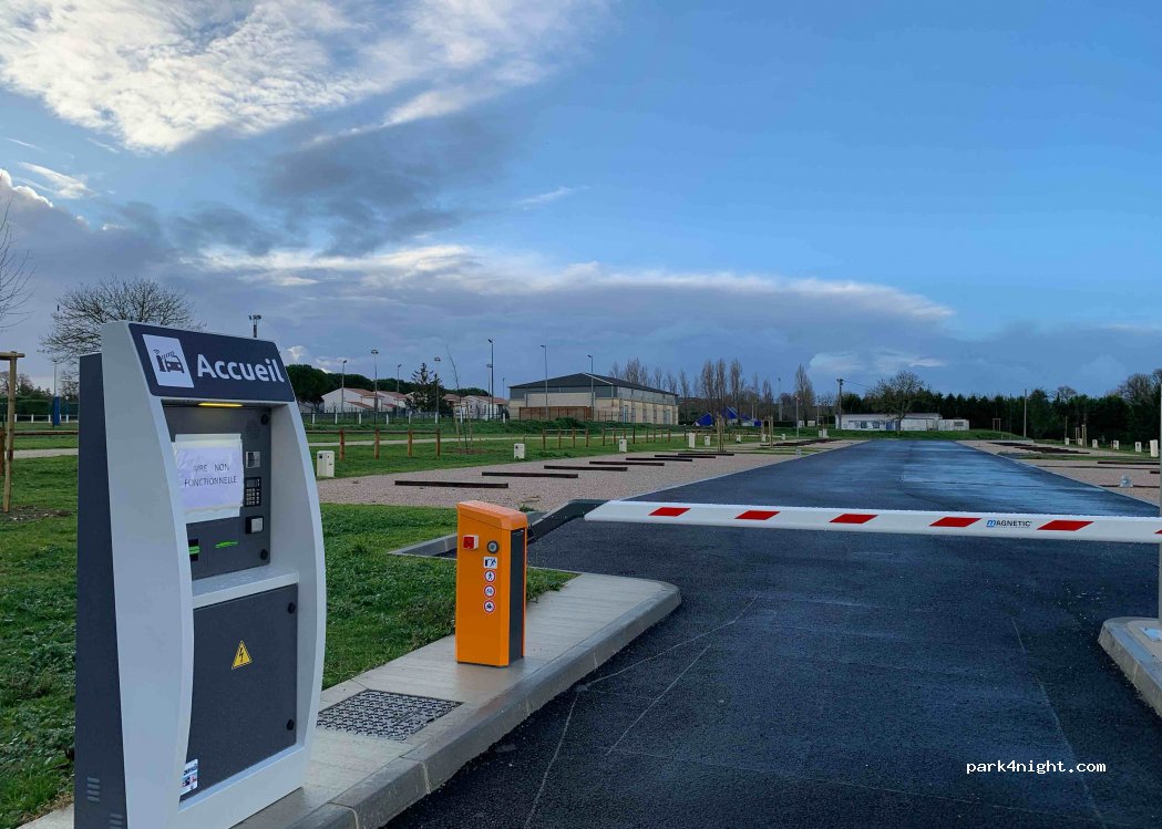 Aire de camping-car Blaye — foto 2
