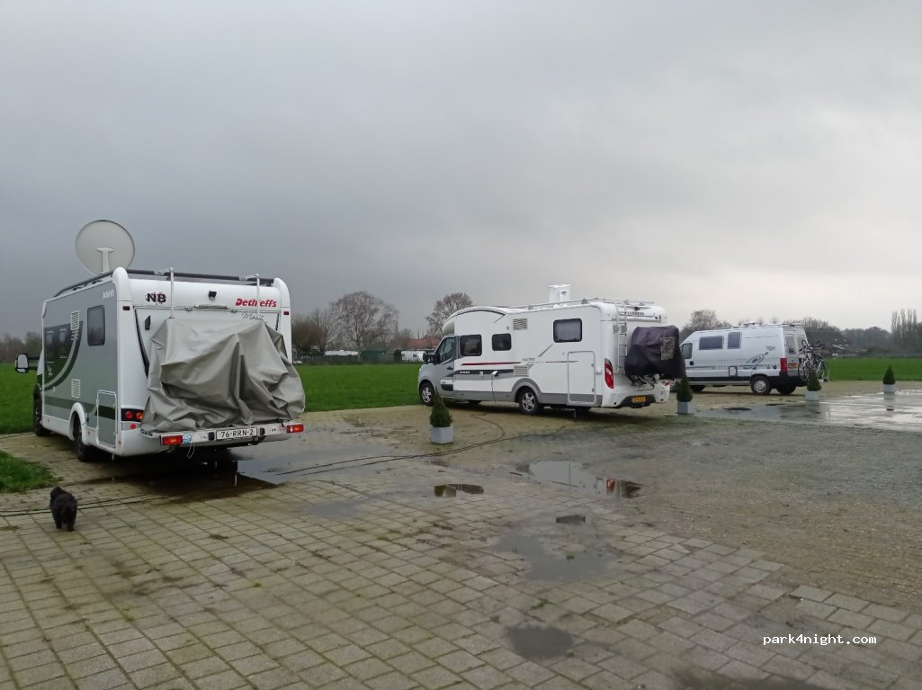 Wohnmobilstellplatz Malden Frieden — foto