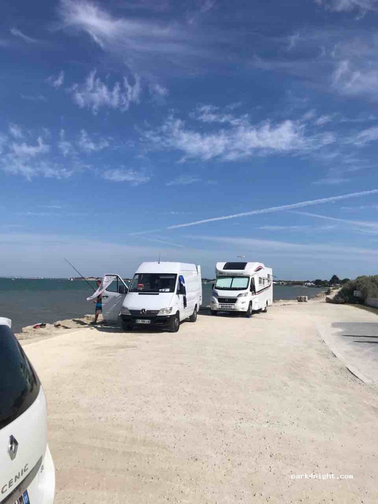 (17630) La Flotte - Chemin du Petit Praud — foto 3