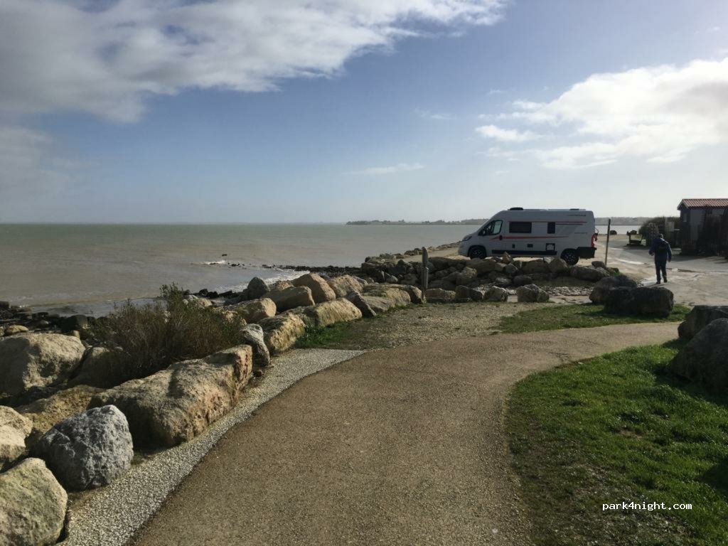 (17630) La Flotte - Chemin du Petit Praud — foto 4