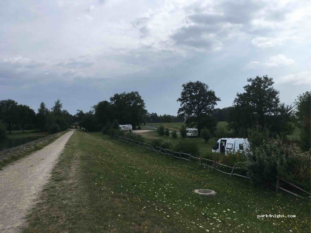 (12160) Baraqueville - D570 — foto 2