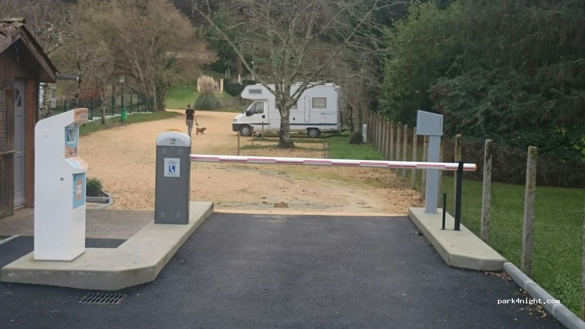 Aire d'etape et de service camping car de la plage — foto