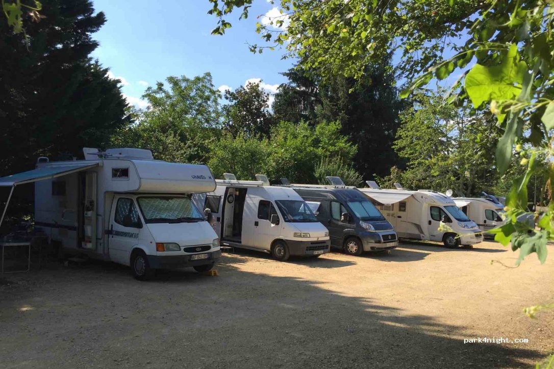 Aire d'etape et de service camping car de la plage — foto 2