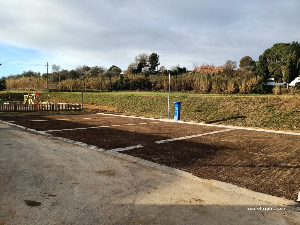 (17111) Vulpellac - Crta. C-66, km.8 (BP Vulpellac) — foto