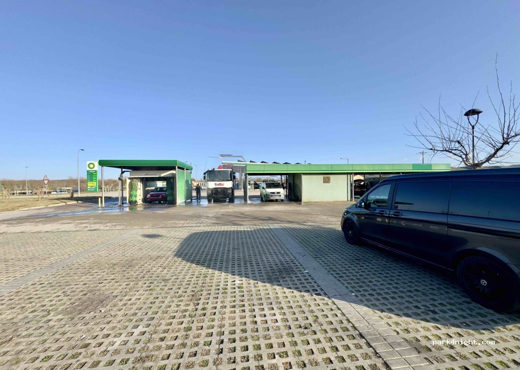 (17111) Vulpellac - Crta. C-66, km.8 (BP Vulpellac) — foto 5