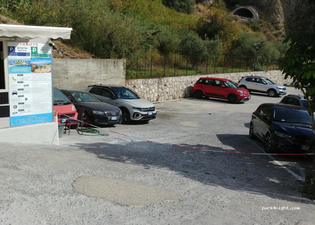 PARCHEGGIO DECIMA — foto