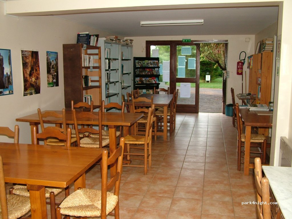 Camping on the edge of Sauveterre — foto