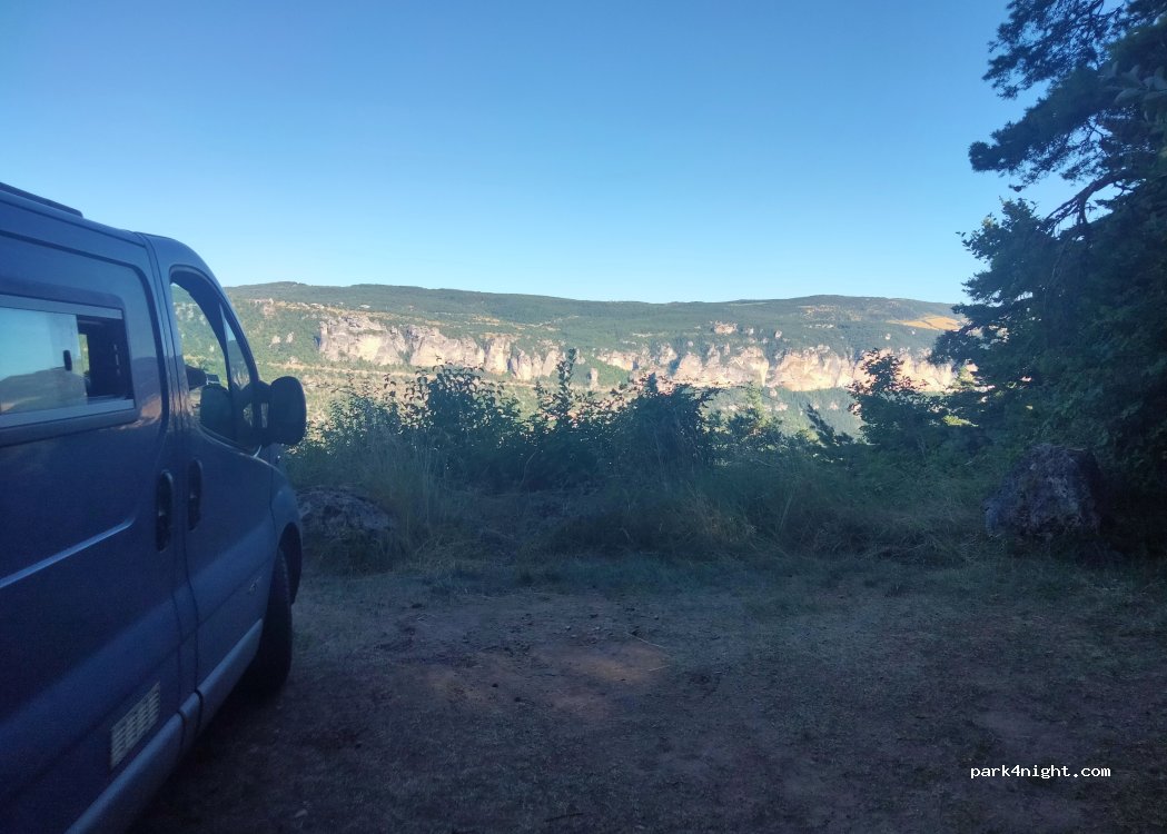 Camping on the edge of Sauveterre — foto 5