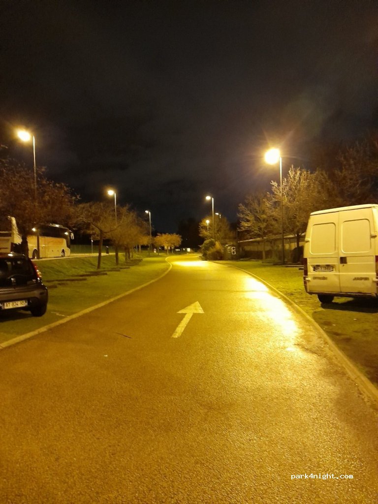 (69230) Saint-Genis-Laval - 72 Avenue Maréchal Foch — foto 2