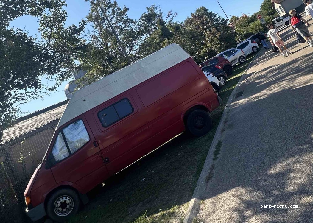 (69230) Saint-Genis-Laval - 72 Avenue Maréchal Foch — foto 3