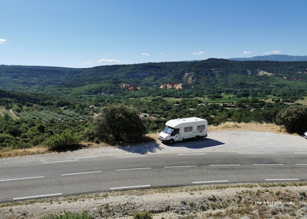(84400) Rustrel - Route de Saint-Christol — foto