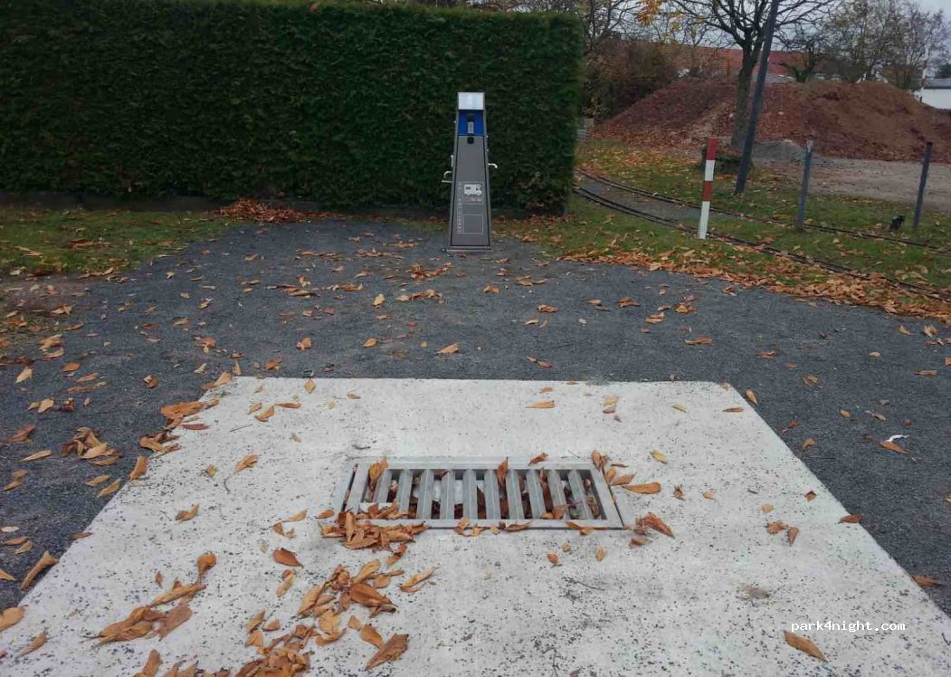 Wohnmobilstellplatz an der Veste Otzberg — foto