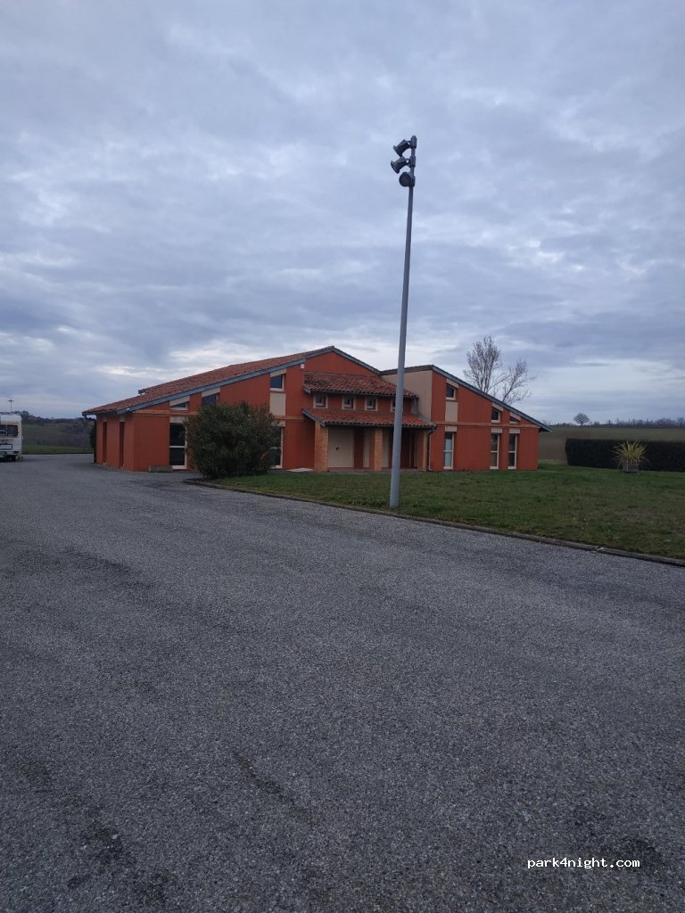(31380) Bazus - 415 Route de Villaries — foto
