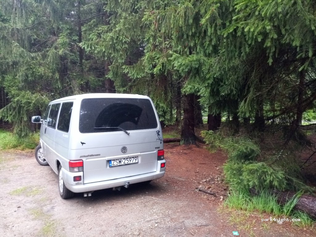 Parking bezpłatny przy Fort Karola — foto