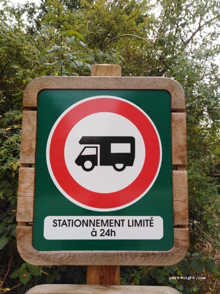 (85530) La Bruffière - Unnamed Road — foto