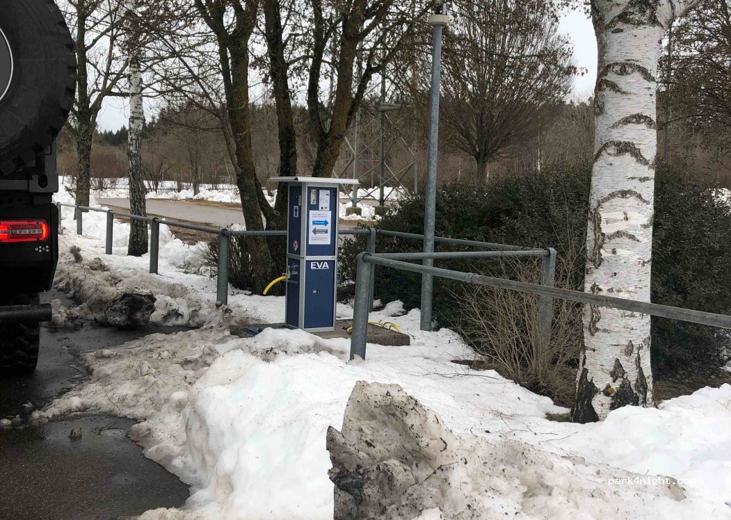 Wohnmobilstellplatz am Messegelände — foto 2