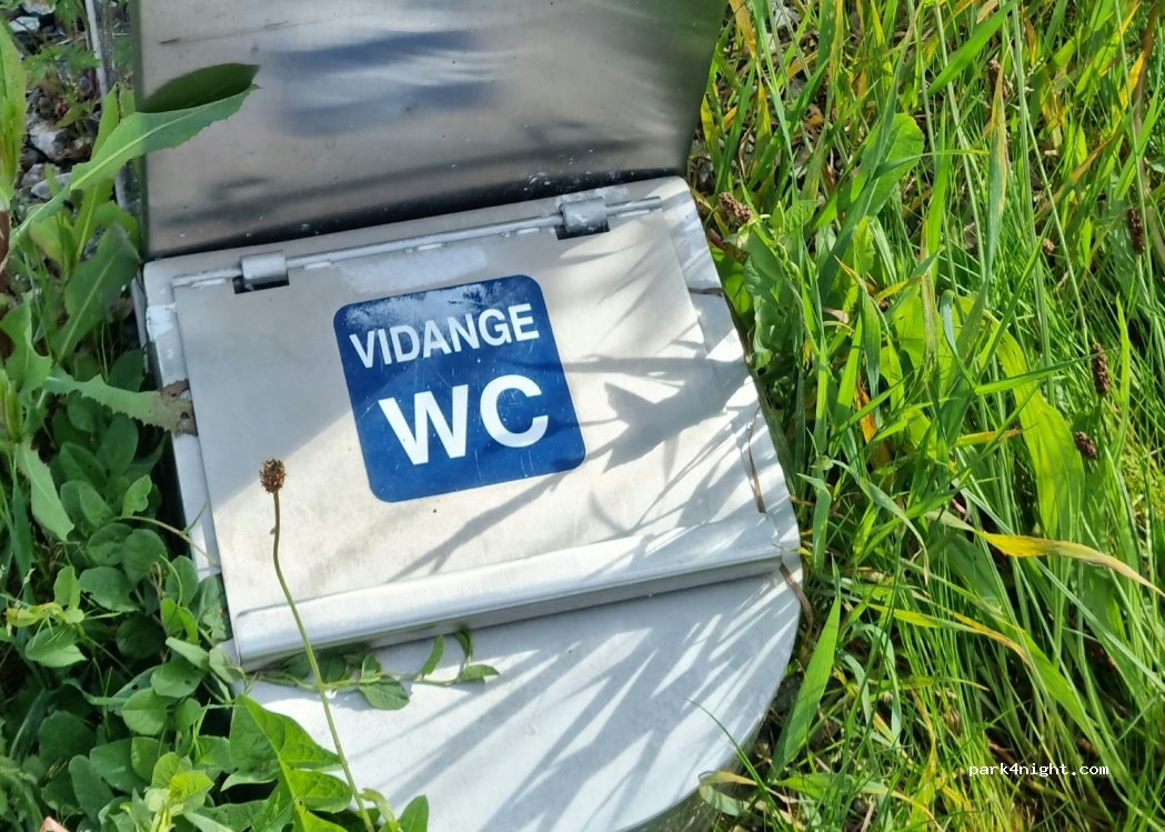 Aire de camping car Saint-Priest-Sous-Aixe — foto 3