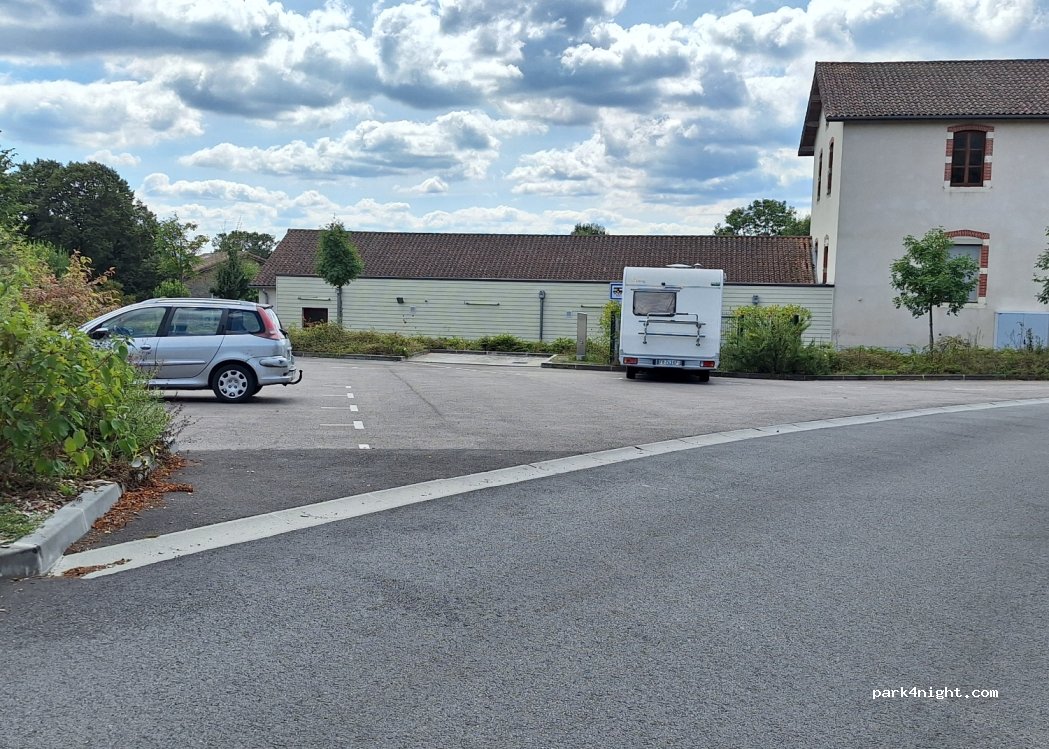 Aire de camping car Saint-Priest-Sous-Aixe — foto 4