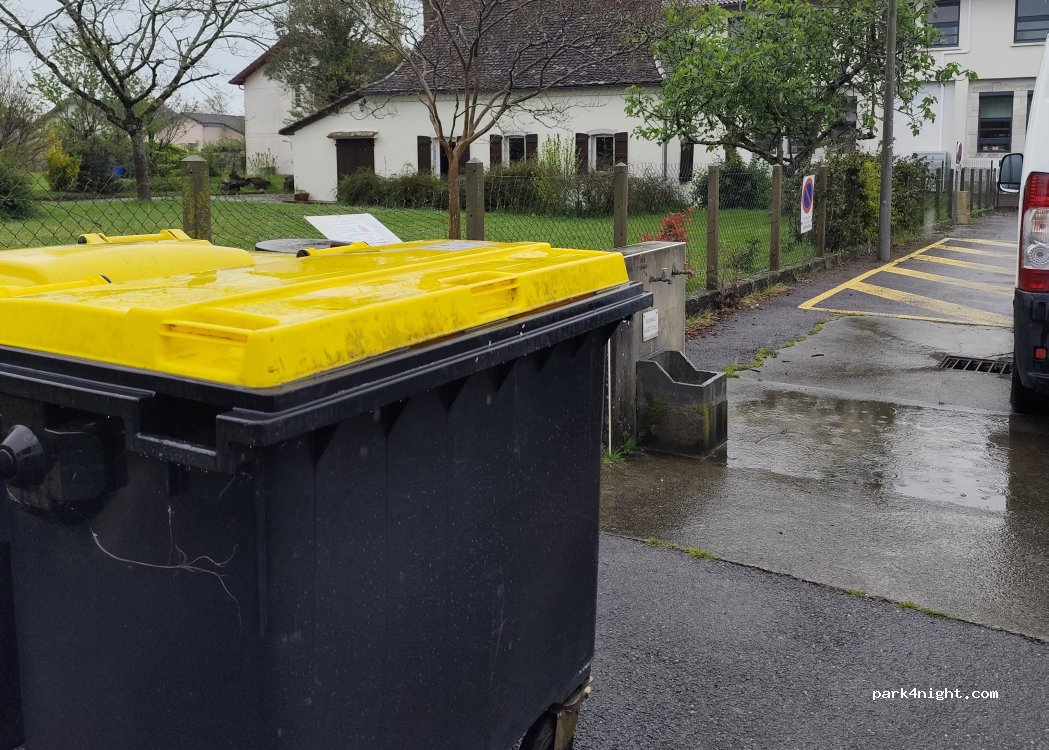 (64390) Sauveterre-de-Béarn - Impasse des Écoles — foto 2
