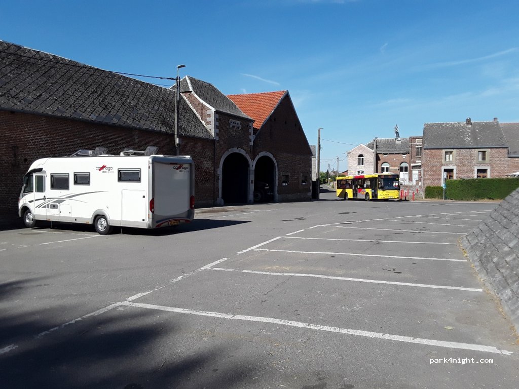 (4530) Villers-le-Bouillet - 13 Place du Tilleul — foto 2