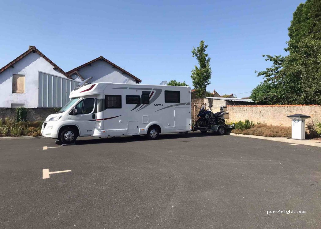 (03390) Montmarault - 12 Rue du Batardeau — foto 3
