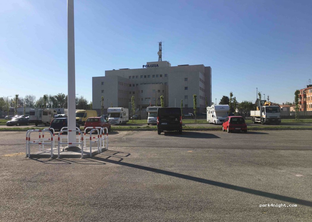 (45100) Rovigo - 61 Viale Tre Martiri — foto
