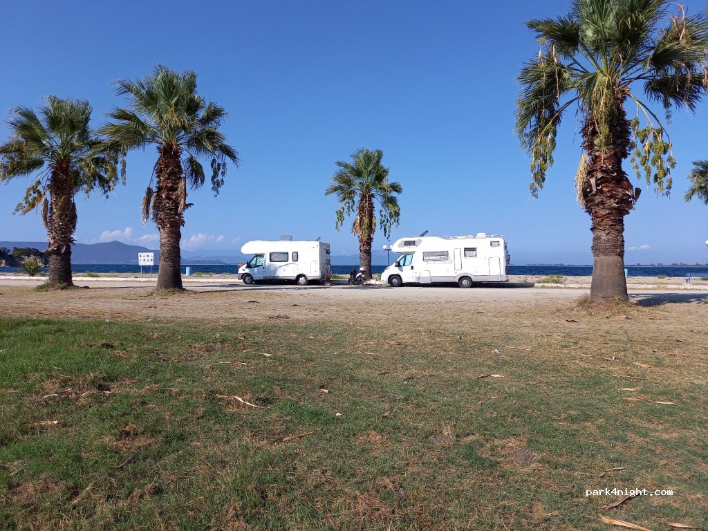 (34300) Neos Pyrgos - — foto