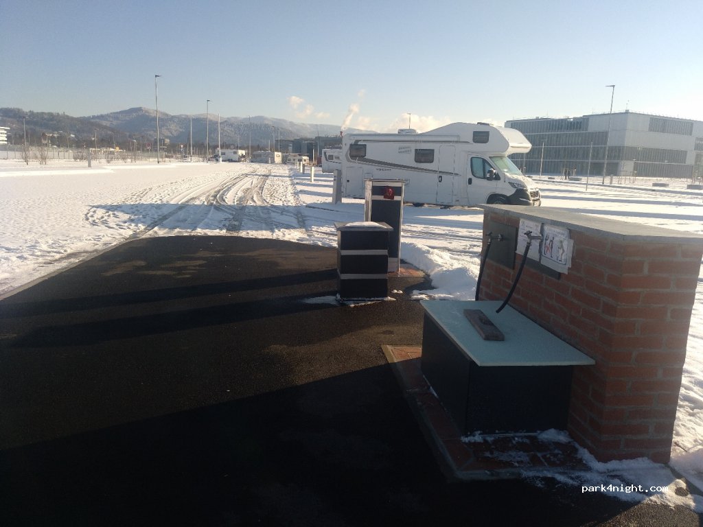Wohnmobil Stellplatz Freiburg — foto